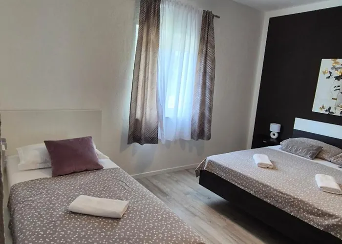 With Private Swimming Pool Apartmán *