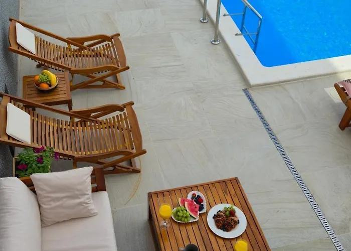 With Private Swimming Pool Split