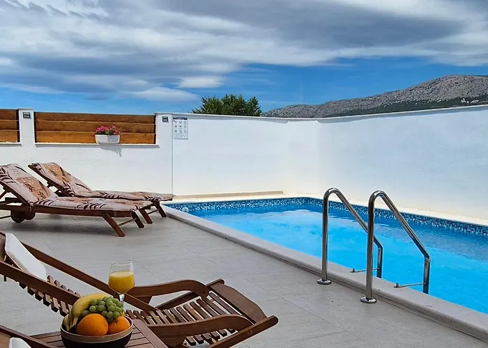 Apartmán With Private Swimming Pool