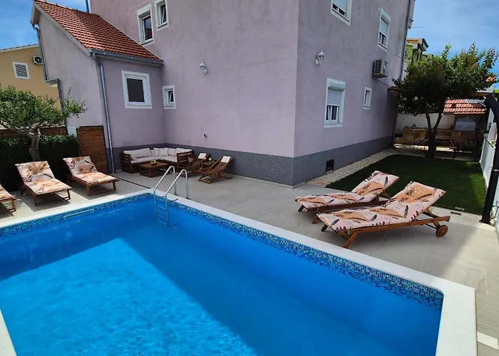 Apartmán With Private Swimming Pool *