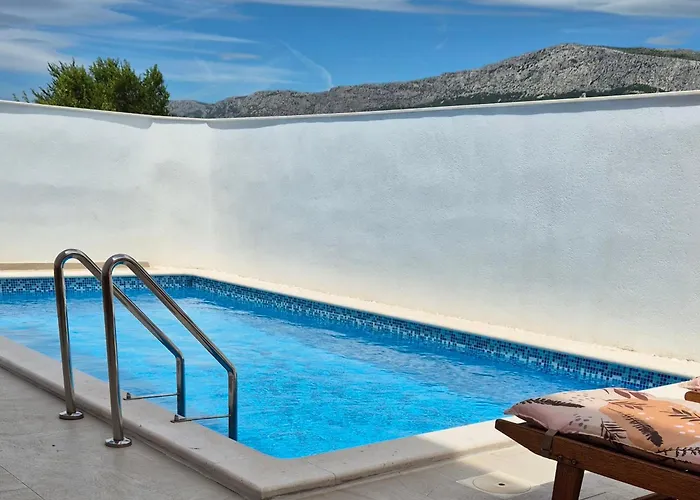 With Private Swimming Pool Split