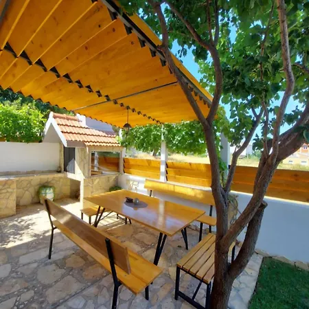With Private Swimming Pool Split