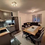 With Private Swimming Pool Appartement *