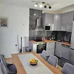 With Private Swimming Pool Appartement