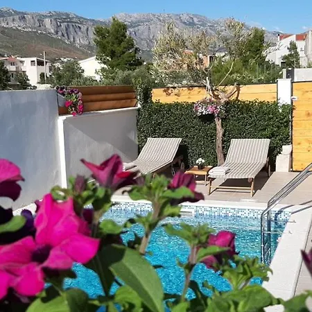 With Private Swimming Pool Daire